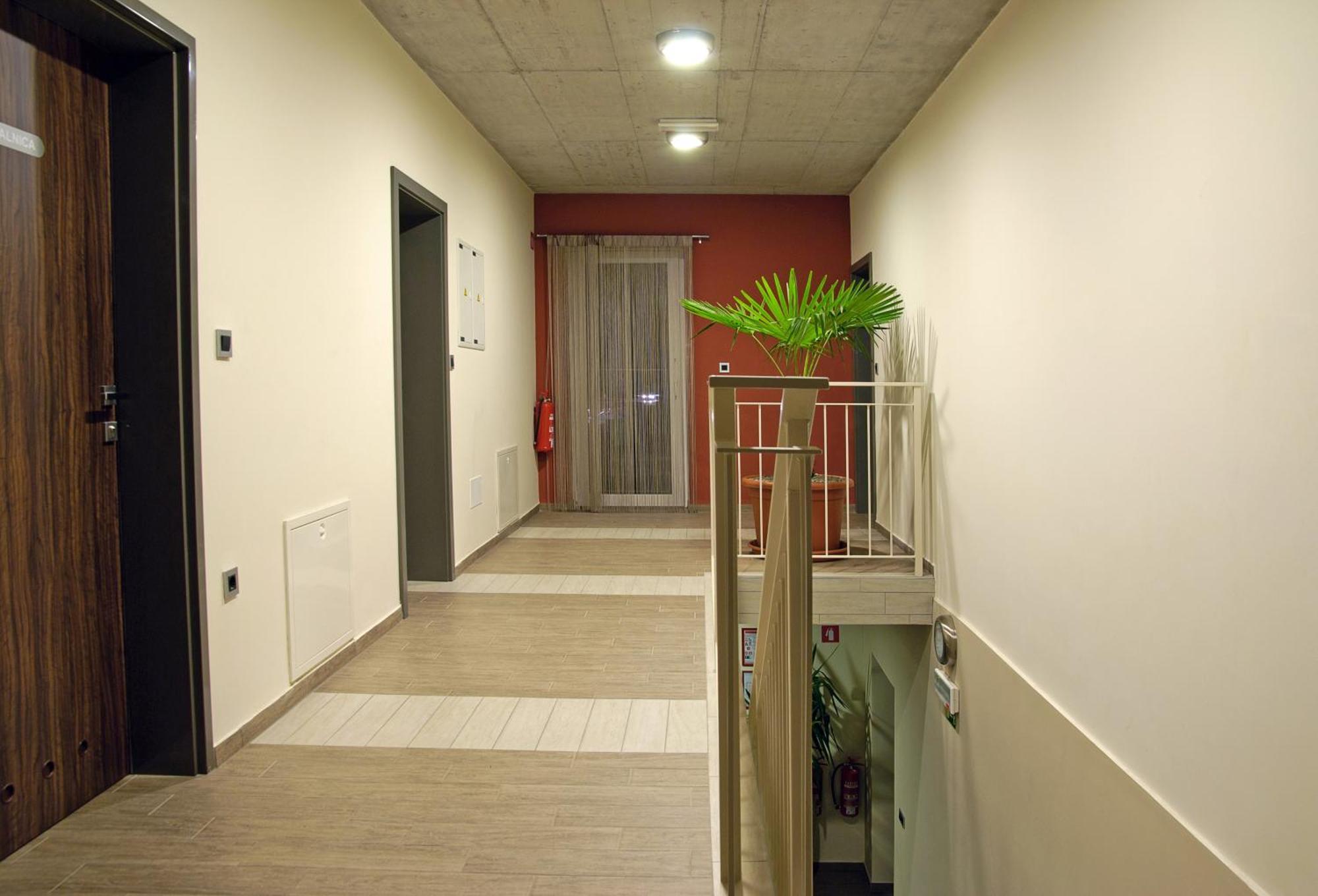 Hostel Plus Caffe Petrovce Экстерьер фото
